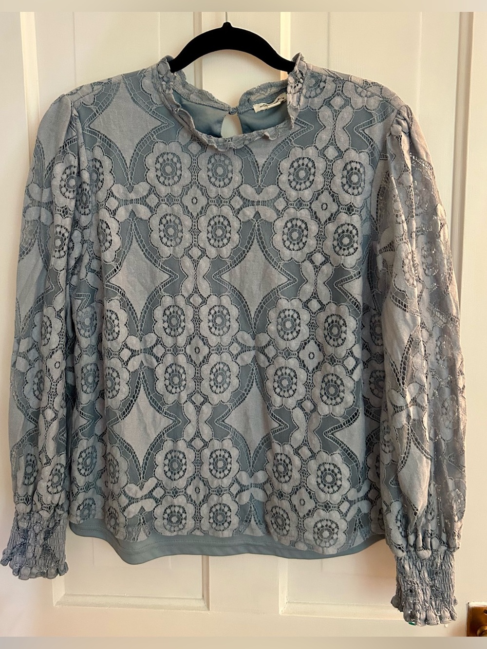 FABULOUS Ultra Pink brand powder blue lace/crochet blouse, women L, never worn